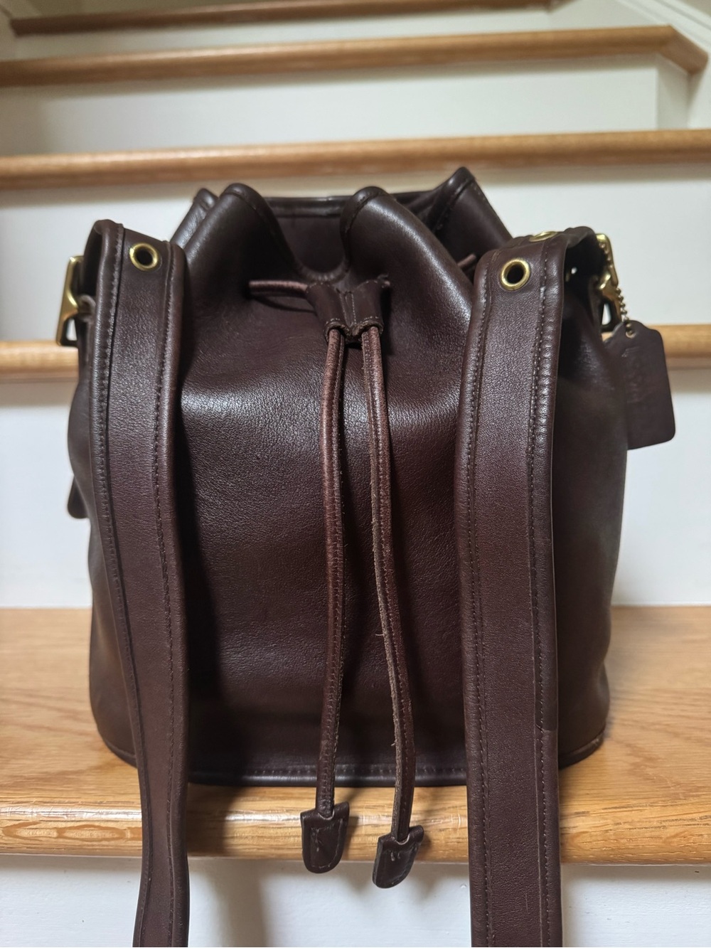 Vintage Coach Lula's Legacy 9952
Mahogany Leather Bucket Bag USA
Drawstring